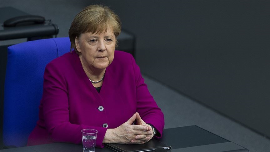 Merkel, Kovid-19'a karşı aşı geliştiren Türk bilim insanlarını övdü
