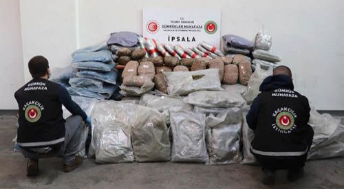 Yunanistan'dan gelen araçta esrar ele geçirildi