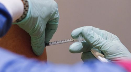 Almanya'da bazı kişilere yanlışlıkla 5 kat fazla doz Kovid-19 aşısı vuruldu