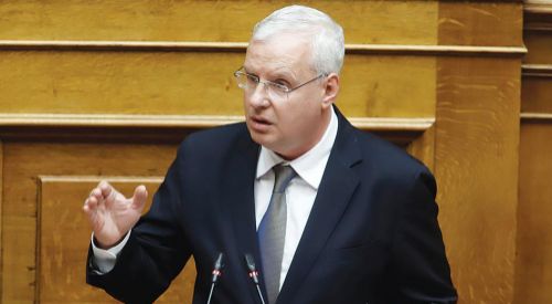 İlhan Ahmet medresedeki tabela skandalını meclisin gündemine taşıdı