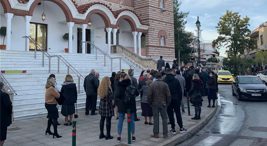 Skandal: Yasaları yok sayan Kilise, kapılarını açtı, ayin yaptı