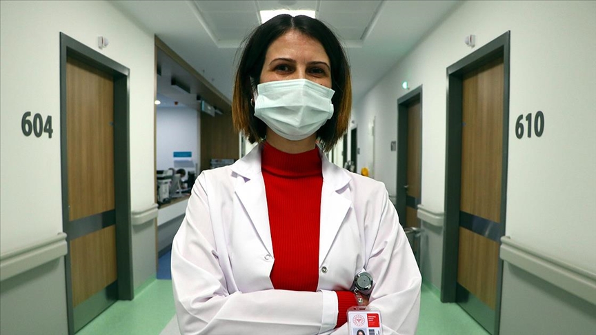 'Kızımın da Kovid-19 olduğunu öğrenince dünyam başıma yıkıldı'