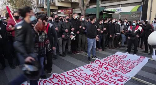 Atina'da öğrencilerden protesto gösterisi