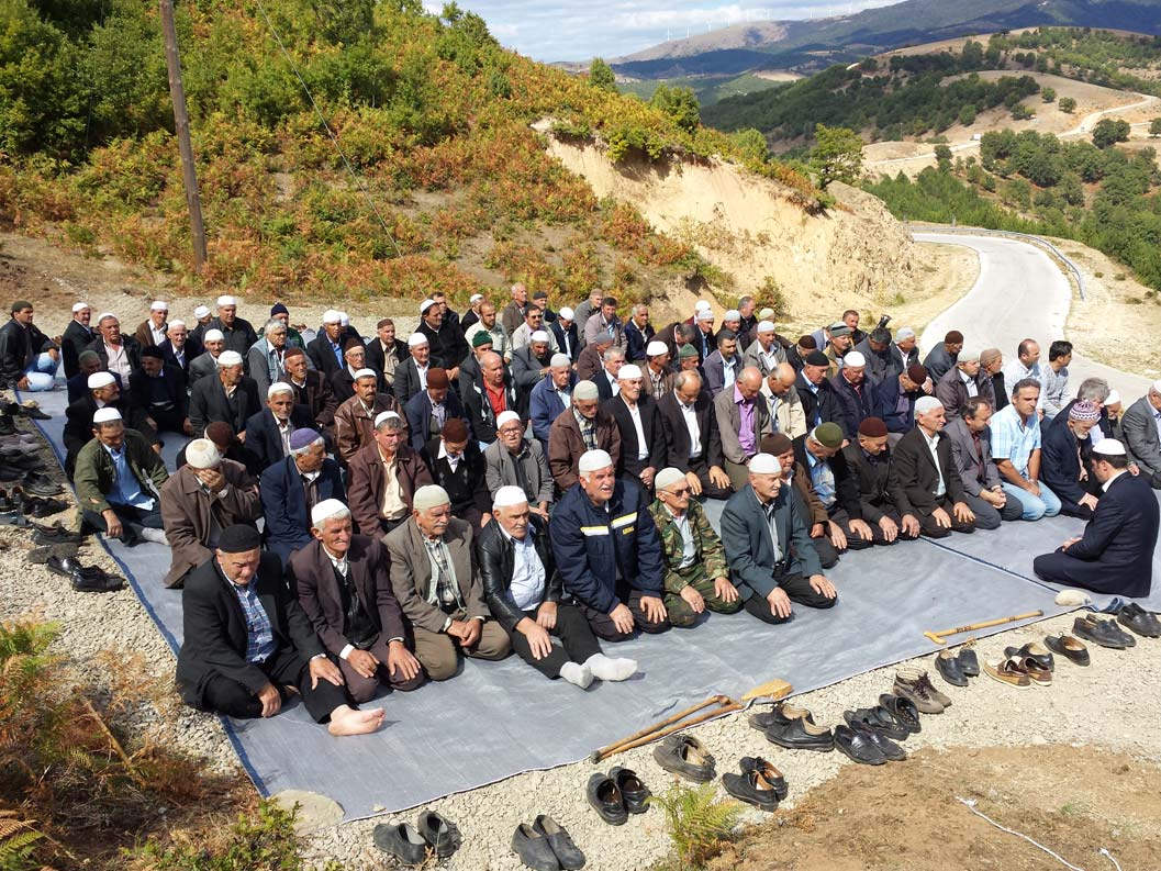 Salıncak halkı kurban geleneğini devam ettirdi