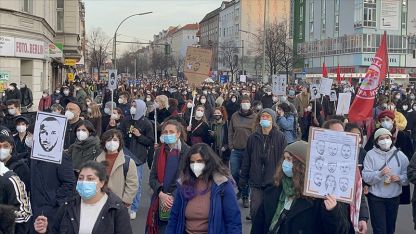 Irkçı terör saldırısında hayatını kaybedenler için binlerce kişi yürüdü