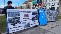 Avusturya: Uygur Türkleri, Volkswagen firmasını protesto etti