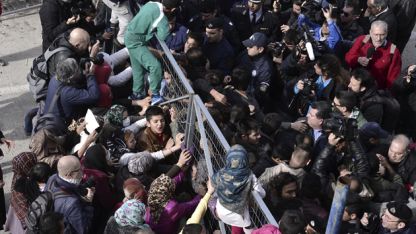 Korinthos'daki göçmen kampında yaşanan intiharın ardından ortalık karıştı