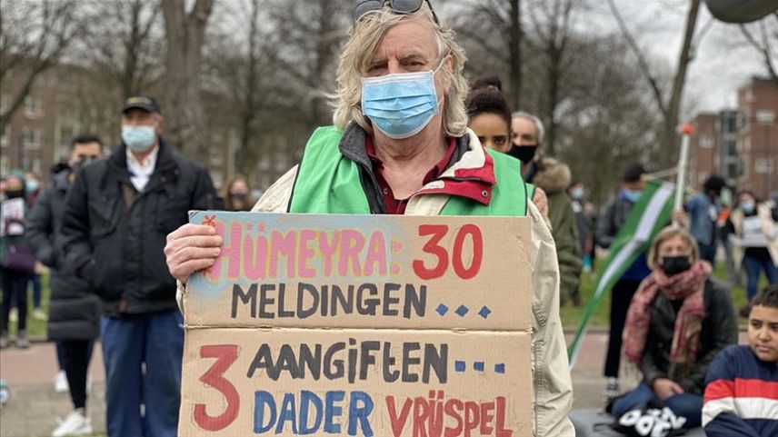 Hollanda: Polisin öldürülen Türk genciyle ilgili ırkçı söylemleri protesto edildi