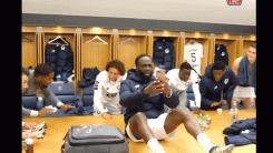 PSG’yi yendiler soyunma odasını bayram yerine çevirdiler