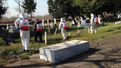 Yassıköy Belediyesi'nden mezarlıklara profesyonel ilaçlama çalışması