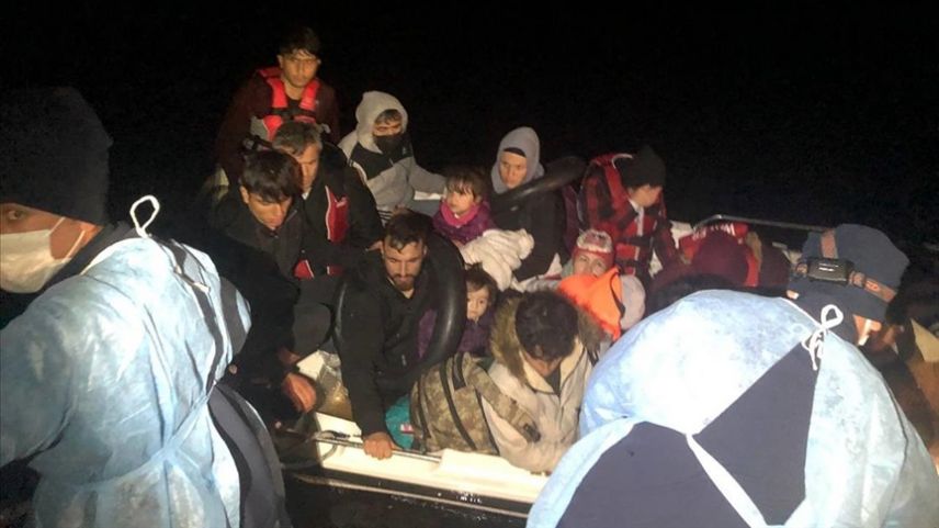 Yunanistan unsurlarınca geri itilen 18 göçmen kurtarıldı