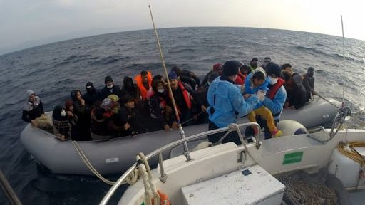Ölüme terk edilen kaçak göçmenler kurtarıldı