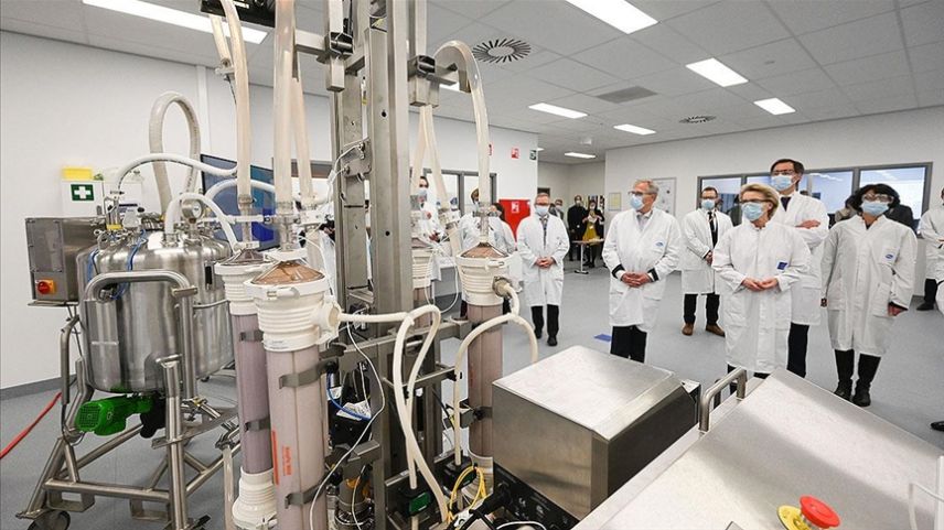 AB'den BioNTech-Pfizer ile 1,8 milyar dozluk aşı sözleşmesine onay