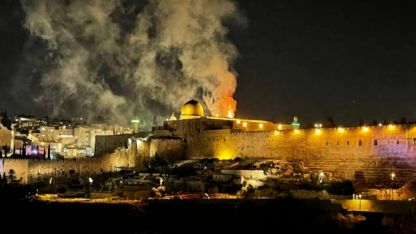 Katil İsrail yeniden Mescid-i Aksa’daki cemaate saldırdı