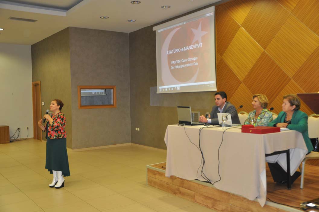 Kadın Plaformu İskeçe'de ATATÜRK ve MANEVİYAT konulu panel düzenledi