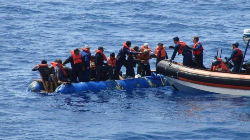 Yunanistan'dan geri itilen 17 düzensiz göçmen kurtarıldı