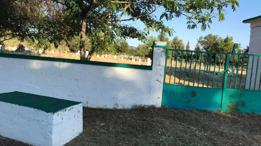 Aşağıköy halkı mezarlık temizleme geleneğini sürdürüyor