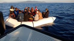 İzmir açıklarında 35 düzensiz göçmen kurtarıldı