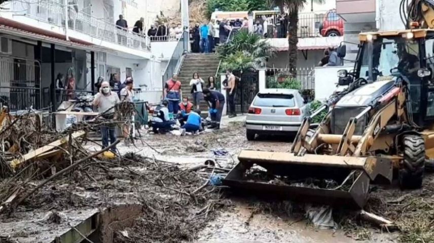 Selanik’te sel felaketi can aldı, onlarca ev su altında!