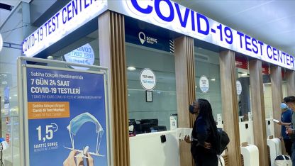 Havalimanlarında belli sayıda yolcuya örnekleme PCR testi yapılacak