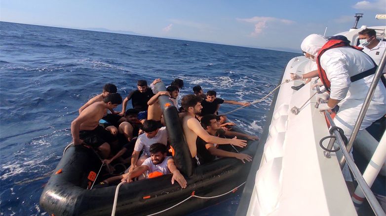 Türk kara sularına geri itilen 100 kaçak göçmen kurtarıldı