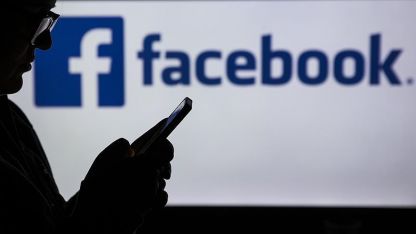 Facebook, Myanmar'da askeri yönetimi destekleyen içerikleri kullanıcılara tavsiye etmiş