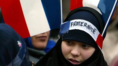 Fransa’da Müslümanları hedef alan yasa tasarısı yeniden gündemde