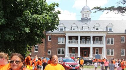 Kanada'da bir yatılı kilise okulundaki bazı çocuk cesetlerinin yakıldığı iddia edildi