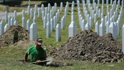 Srebrenitsa'da 19 soykırım kurbanı daha defnedilecek