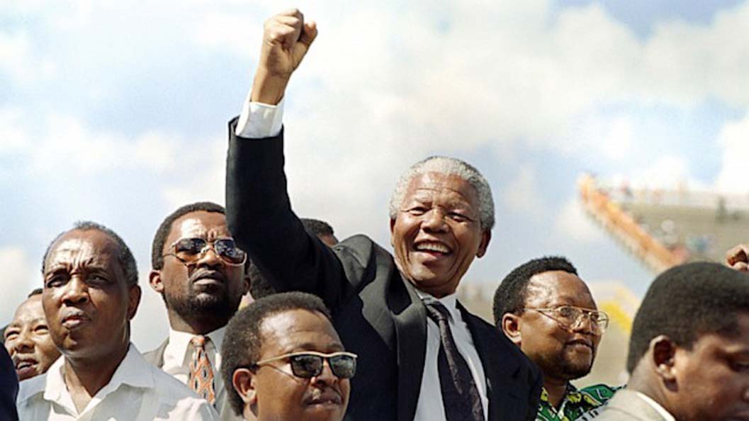 GÜNEY AFRİKA'NIN EFSANE LİDERİ MANDELA YAŞAMINI YİTİRDİ