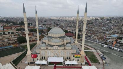 Türkiye tarafından inşa edilen Gana Millet Cami ve Külliyesi ibadete açıldı