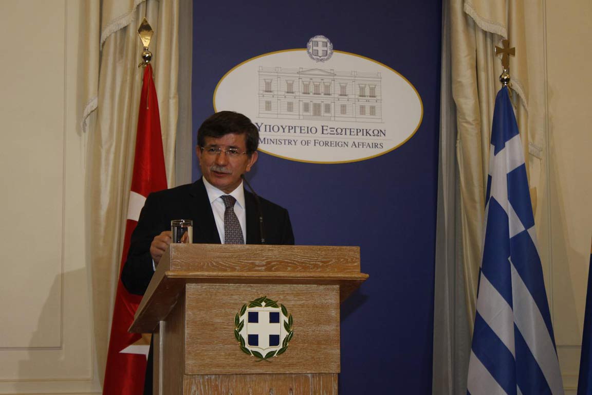 Davutoğlu Atina’da Kıbrıs’ta Barış için önemli mesajlar verdi, Türk Milletvekilleri ve Seçilmiş Müftülerimizle Görüştü