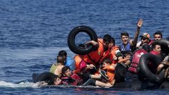 Yunanistan'dan Türk kara sularına geri itilen 15 düzensiz göçmen kurtarıldı