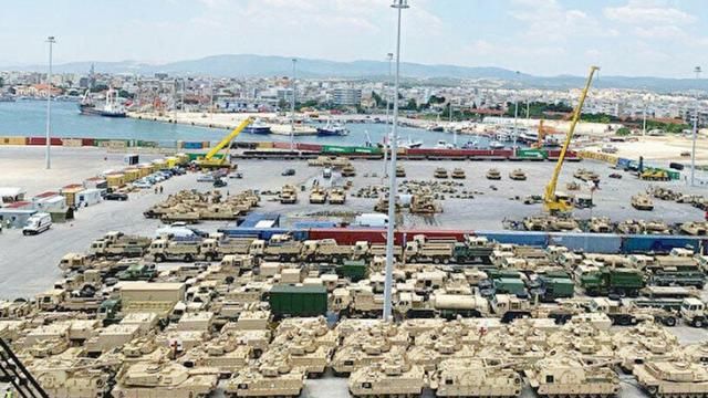 Dedeağaç cephaneliğe dönüştürüldü: ABD yüzlerce tank ve zırhlı daha yığdı
