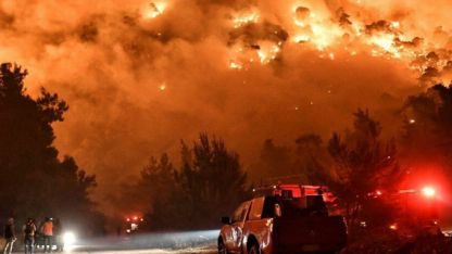 Atina-Selanik karayolu orman yangınları nedeniyle trafiğe kapatıldı