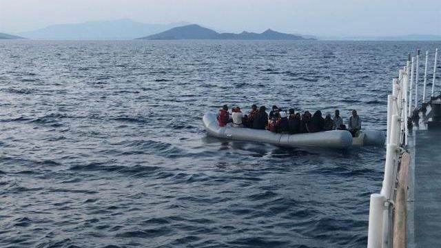 Türk kara sularına geri itilen 34 düzensiz göçmen kurtarıldı