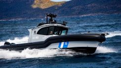 Milos Adası açıklarında 17 kişinin bulunduğu yat battı!