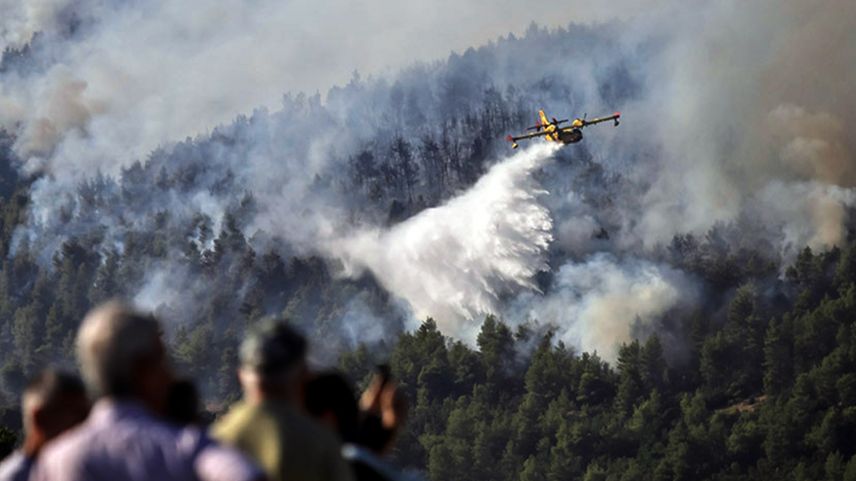 Yunanistan'da yangınları söndürme çalışmaları devam ediyor