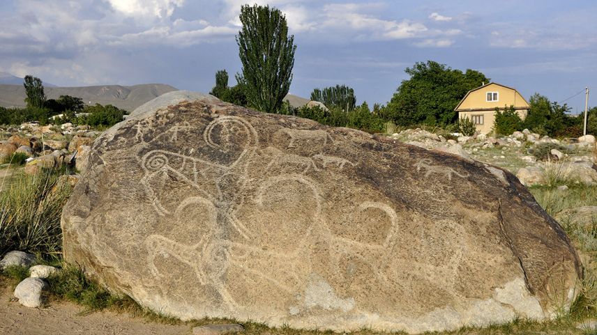 Kırgızistan, en eski sanat eseri olarak kabul edilen petrogliflere ev sahipliği yapıyor