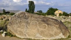 Kırgızistan, en eski sanat eseri olarak kabul edilen petrogliflere ev sahipliği yapıyor