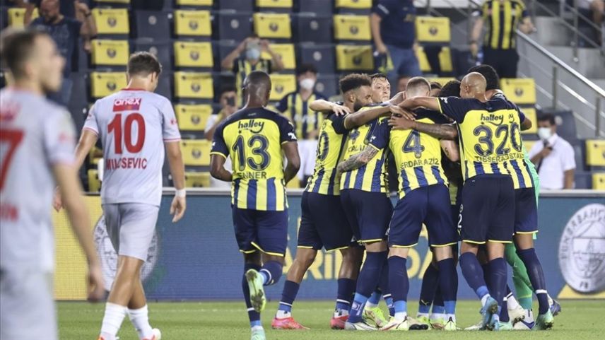 Fenerbahçe, sahasında 3 puanı 2 golle aldı