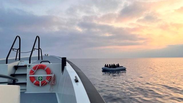 Geri itilen 22 düzensiz göçmen kurtarıldı