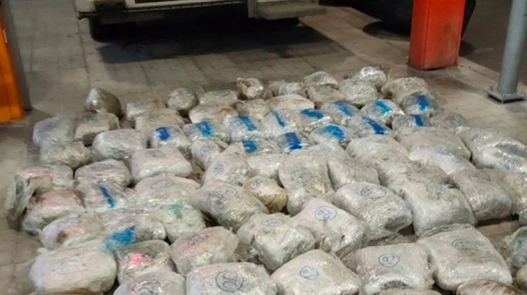 Yunanistan’da K. Makedonya plakalı tırda 90 kilo esrarla yakalandı
