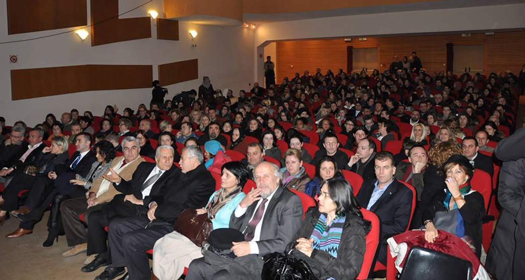 Yardımseverler sanatçı Sunay Akın ile birlikte küçük Furkan’a destek oldular