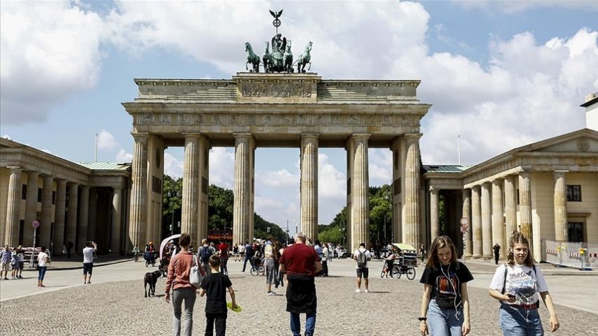 Robert Koch Enstitüsü: Aşılanma artmazsa sonbaharda 4. dalga zirve yapabilir