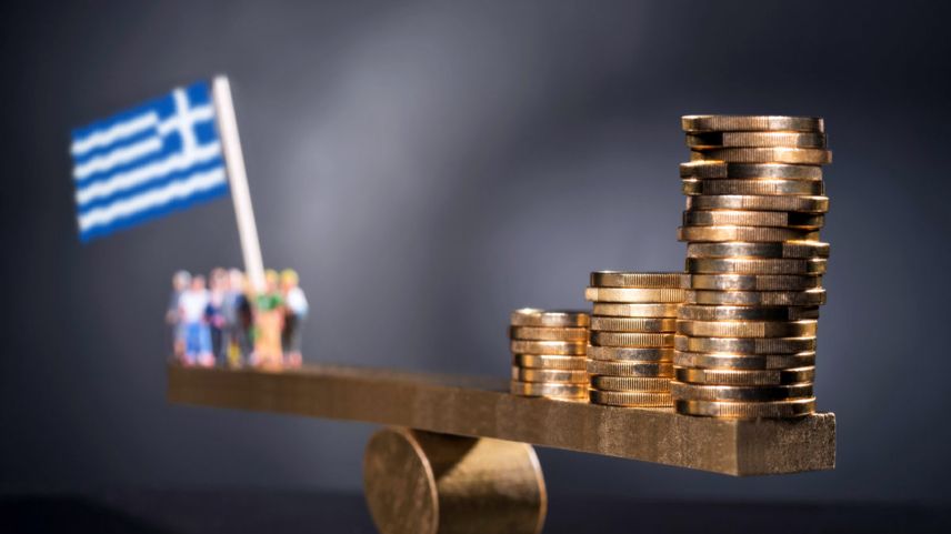 Yunanistan büyüme beklentisini artırdı