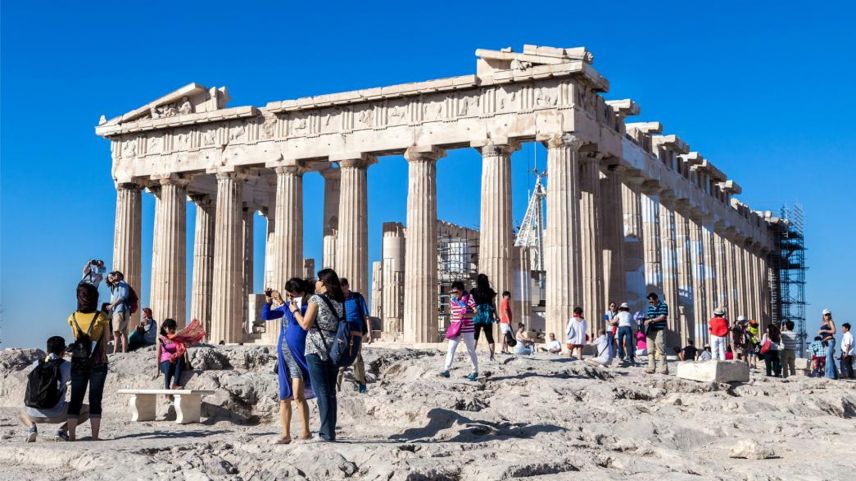 Yunanistan’da bu yıl turizm iyi gittiği halde gelir 2019’un yarısı