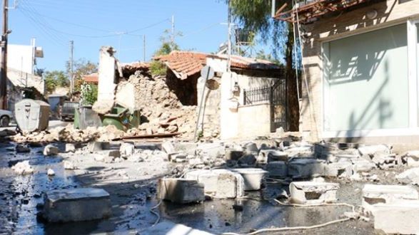 Girit adasında yaşanan depremde yüzlerce bina hasar gördü