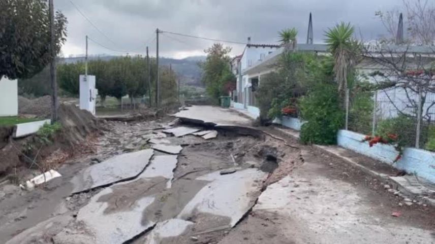 Yunanistan'da seller maddi zarara yol açtı