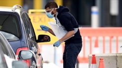 İngiltere: 43 bin kişiye Kovid-19 testlerinin yanlışlıkla negatif olduğu söylendi